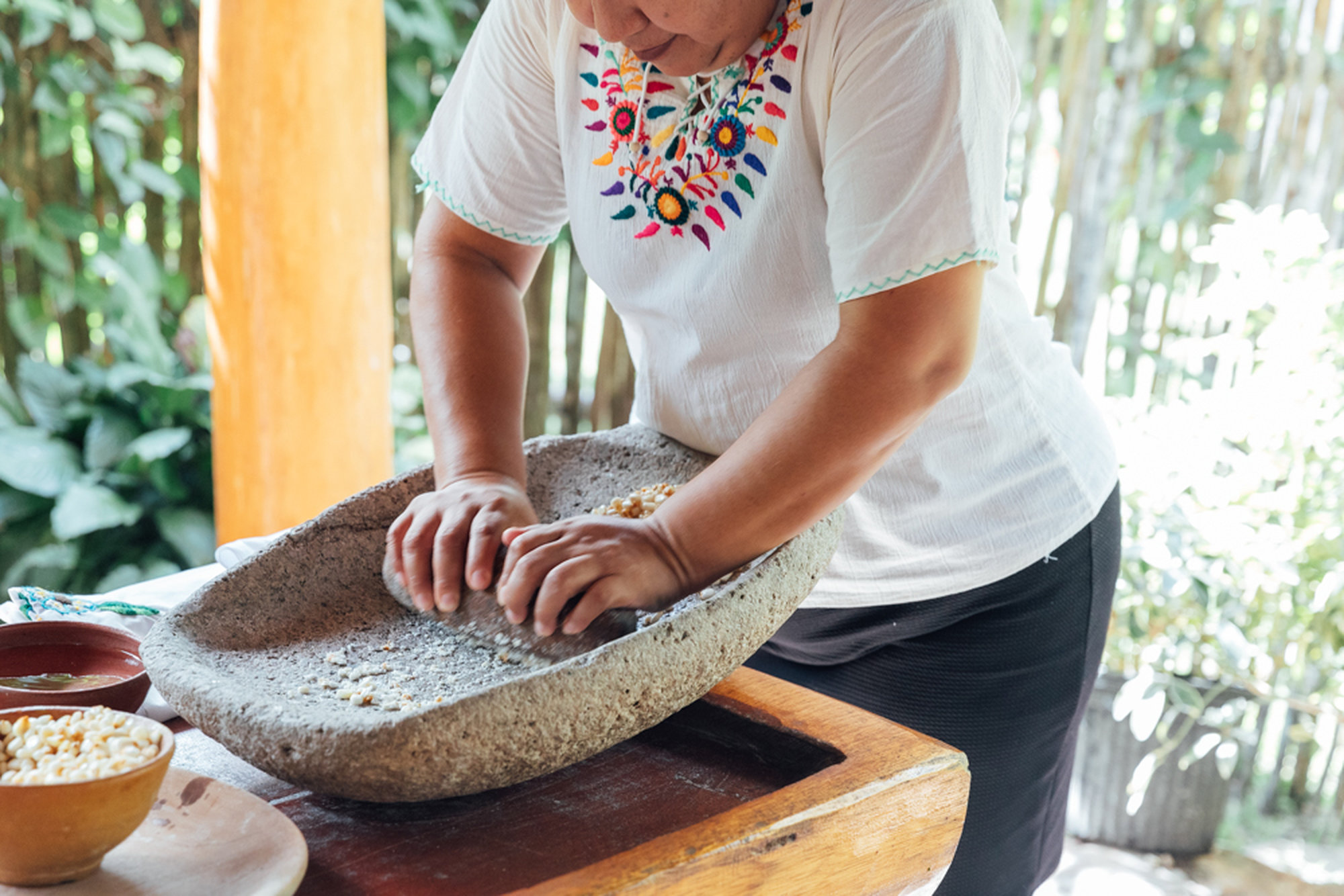 Vrouw in toerisme kookt, Belize