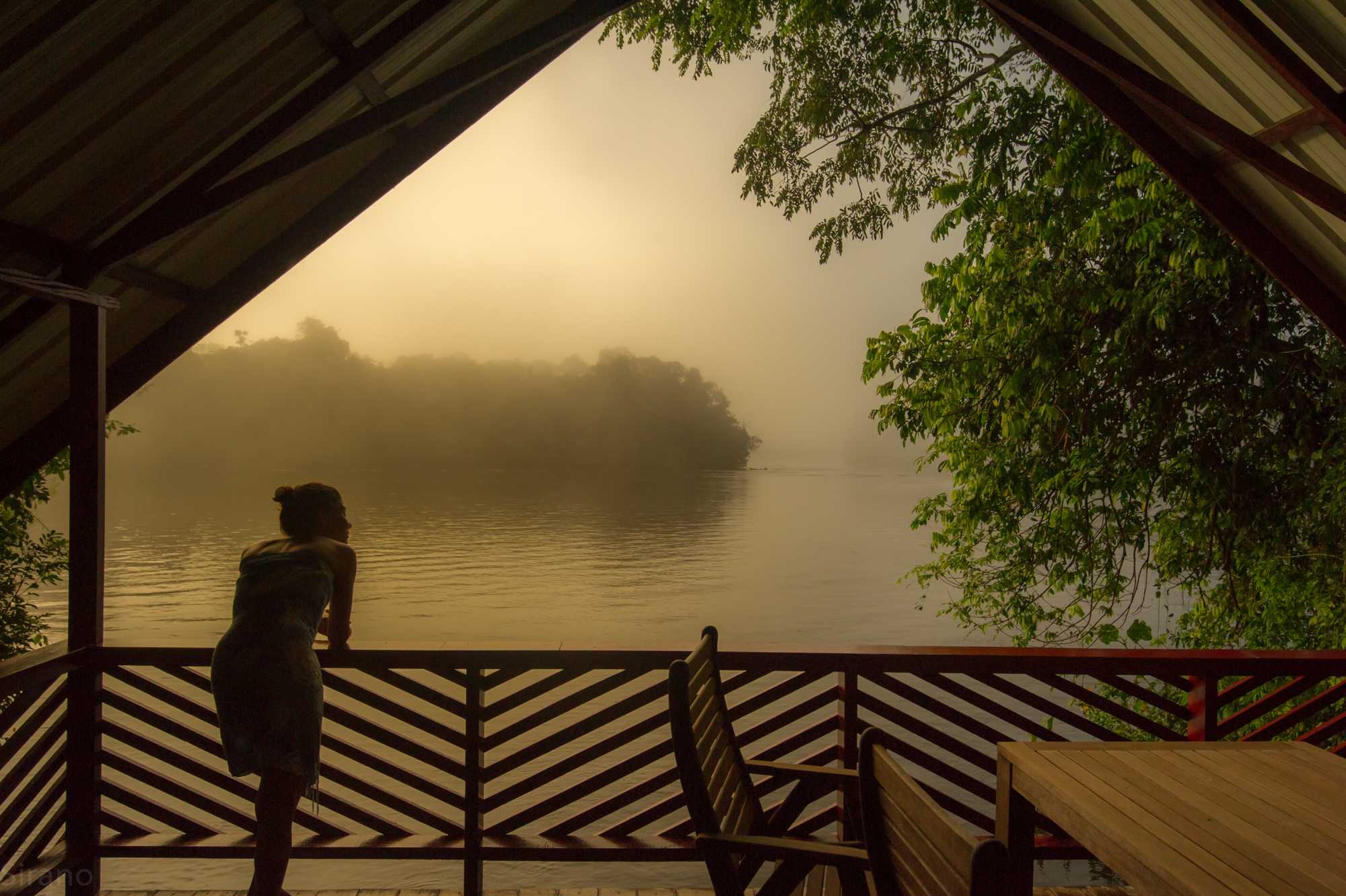 Accommodatie Suriname, Danpaati, balkon uitzicht rivier