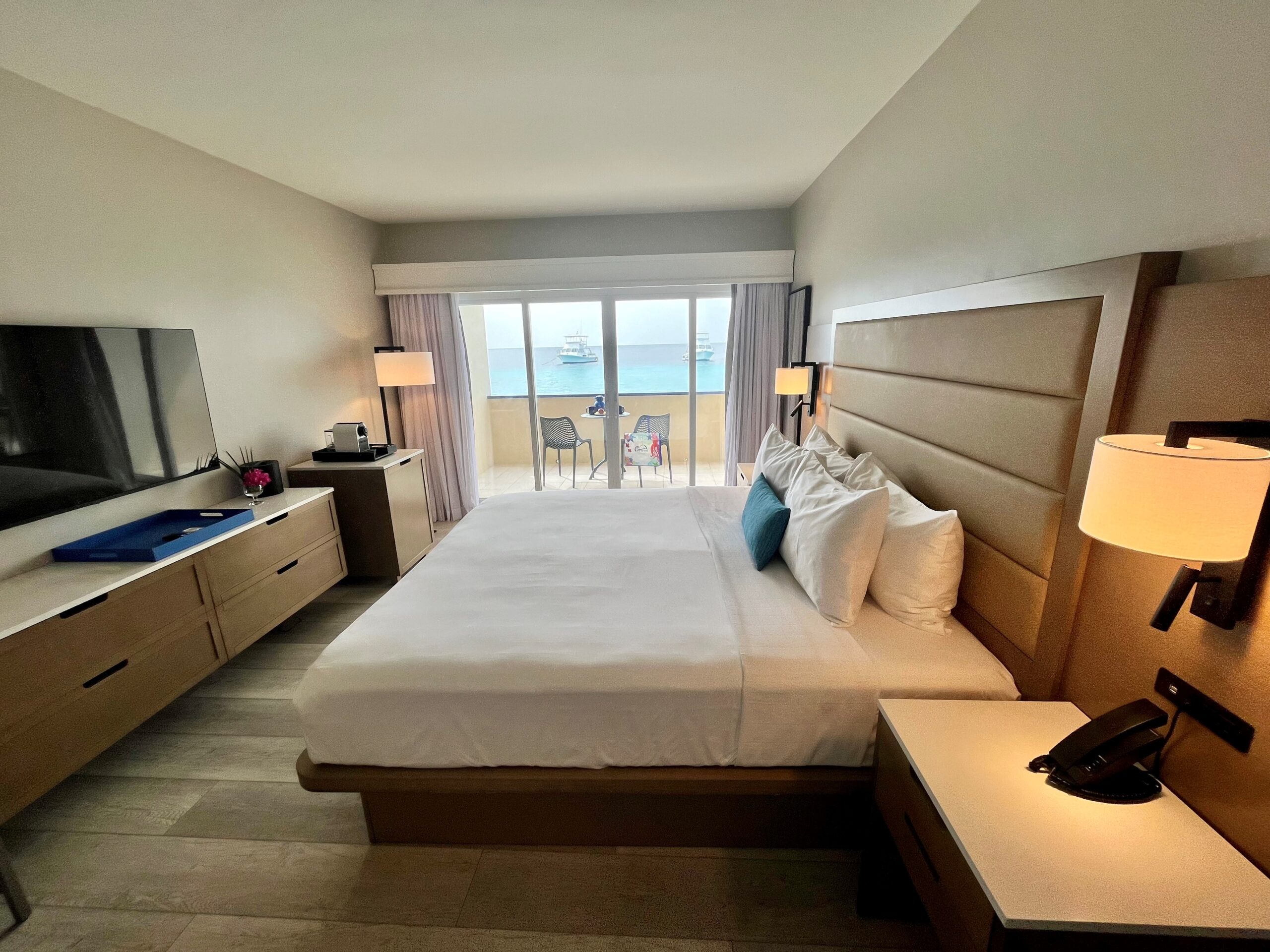 Divi Flamingo Bonaire Resort King Bed Kamer