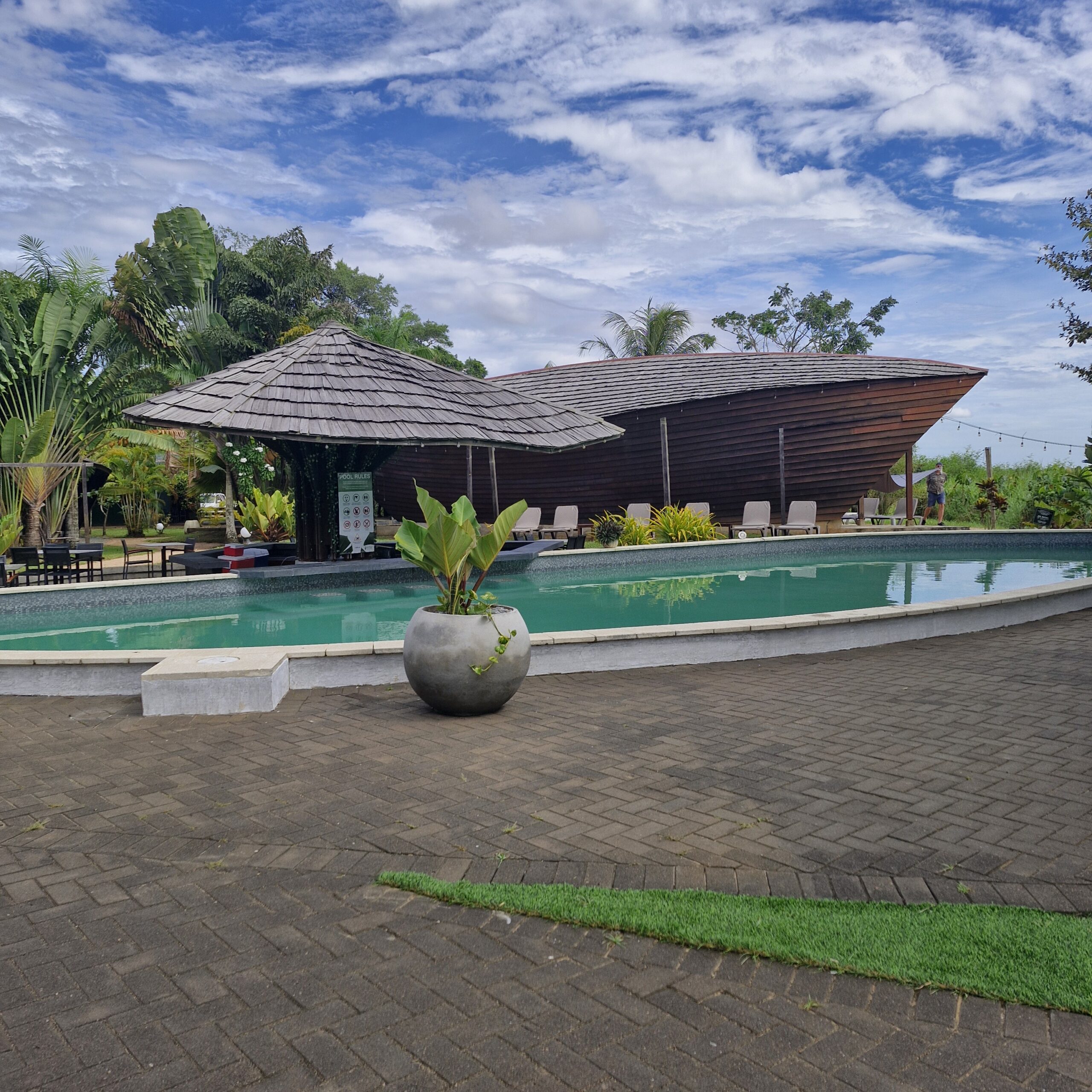 Houttuyn, accommodatie, Riverside suite, buitenaanzicht met terras
