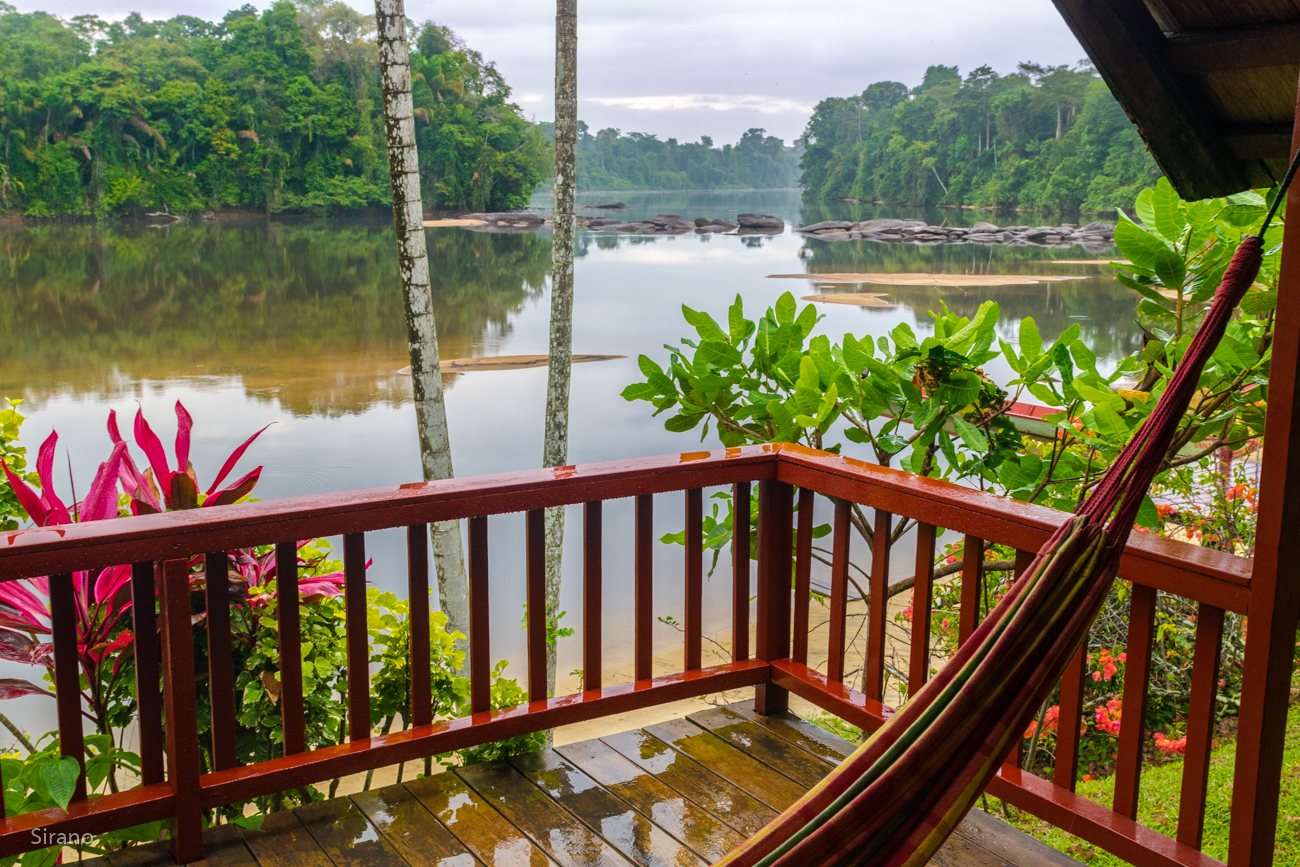 Accommodatie Suriname, Danpaati, balkon uitzicht rivier