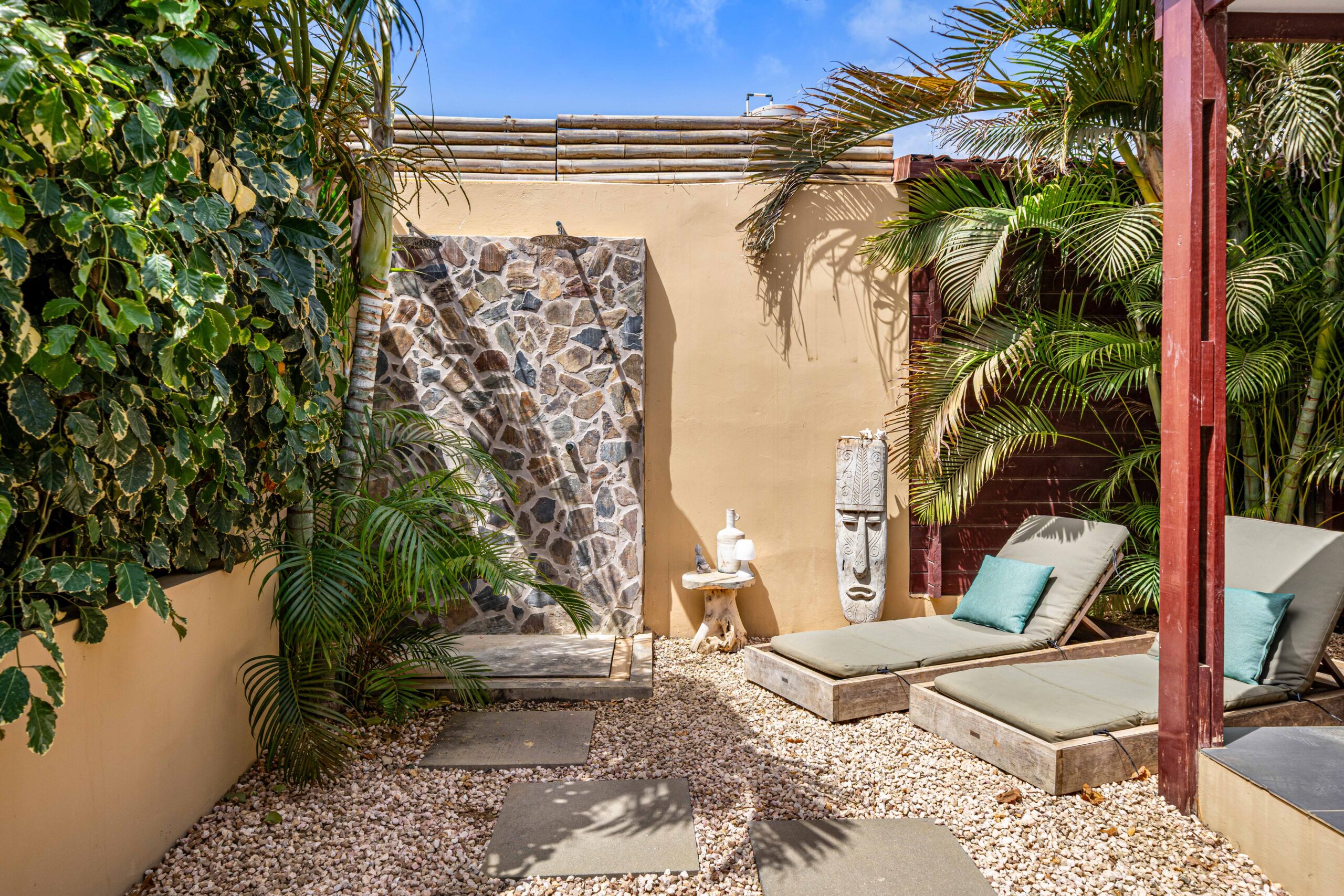 Bamboo Bonaire, accommodatie, kleinschalig, plunge room tuin met buitendouche