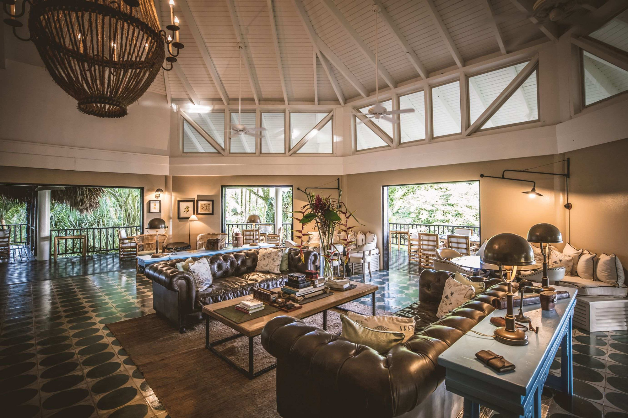 Copal Tree Lodge Belize jungle accommodatie jungle woonkamer