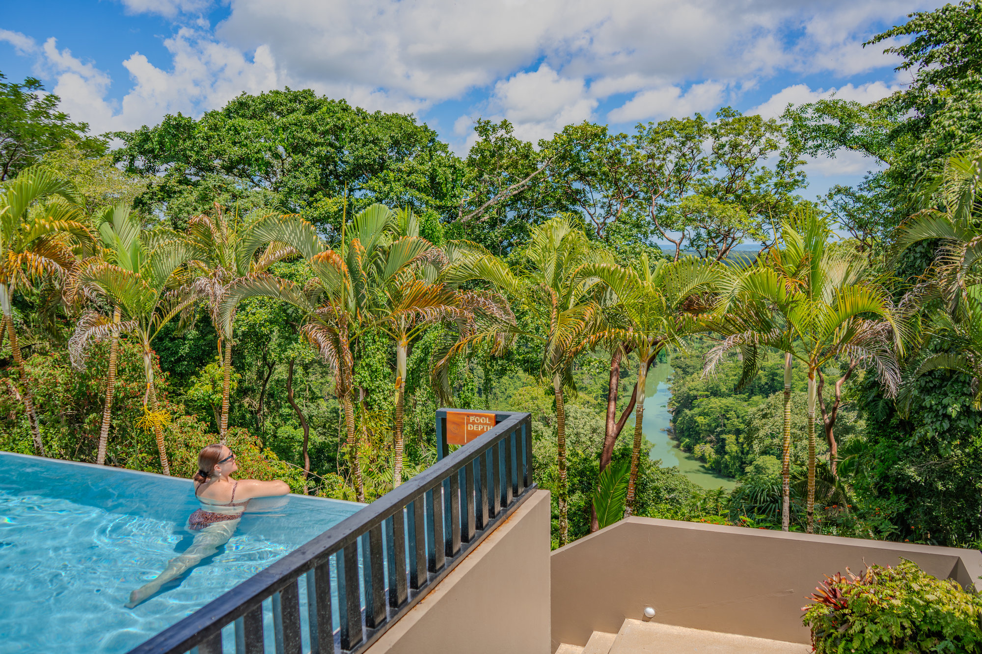 Copal Tree Lodge Belize accommodatie zwembad met uitzicht op jungle