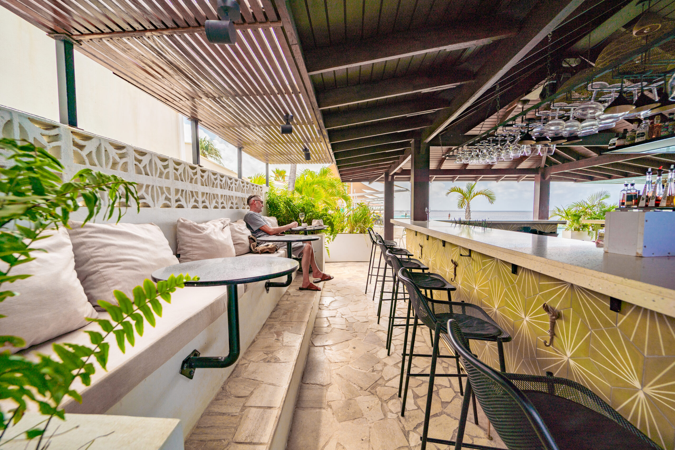 Captain Don Habitat Bonaire Resort Duiken Zee Oceanfront Bar