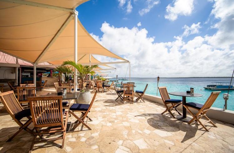 Habitat Bonaire Captain Don terras uitzicht op zee