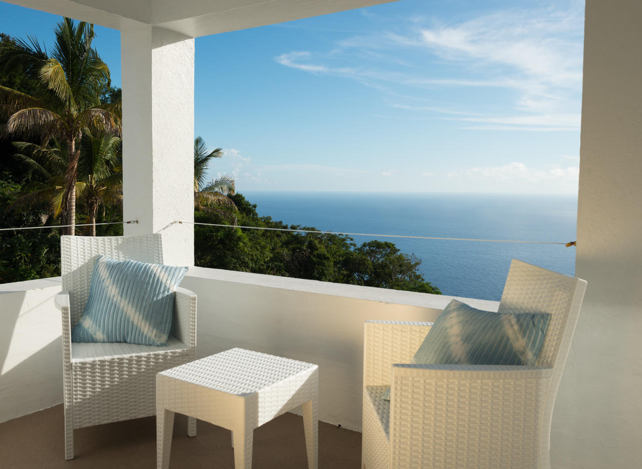 Juliana's Hotel Saba accommodatie terras met uitzicht
