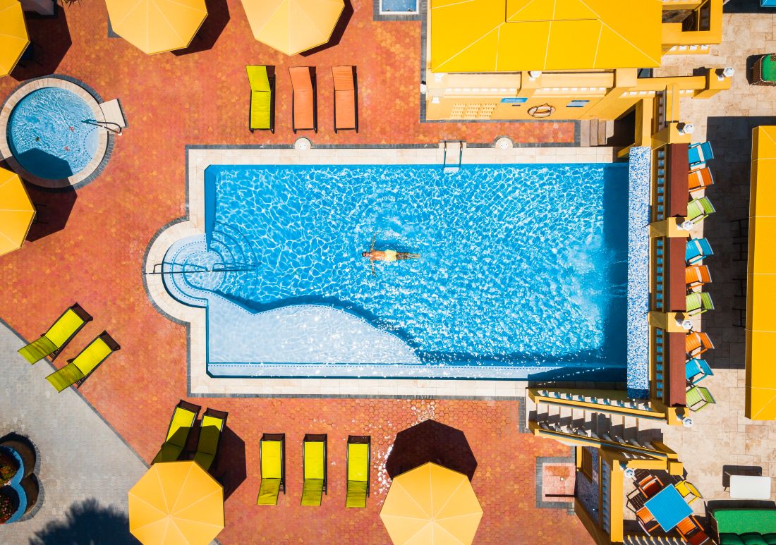 Amsterdam Manor Beach Resort Aruba Pool Zwembad Ligbedden