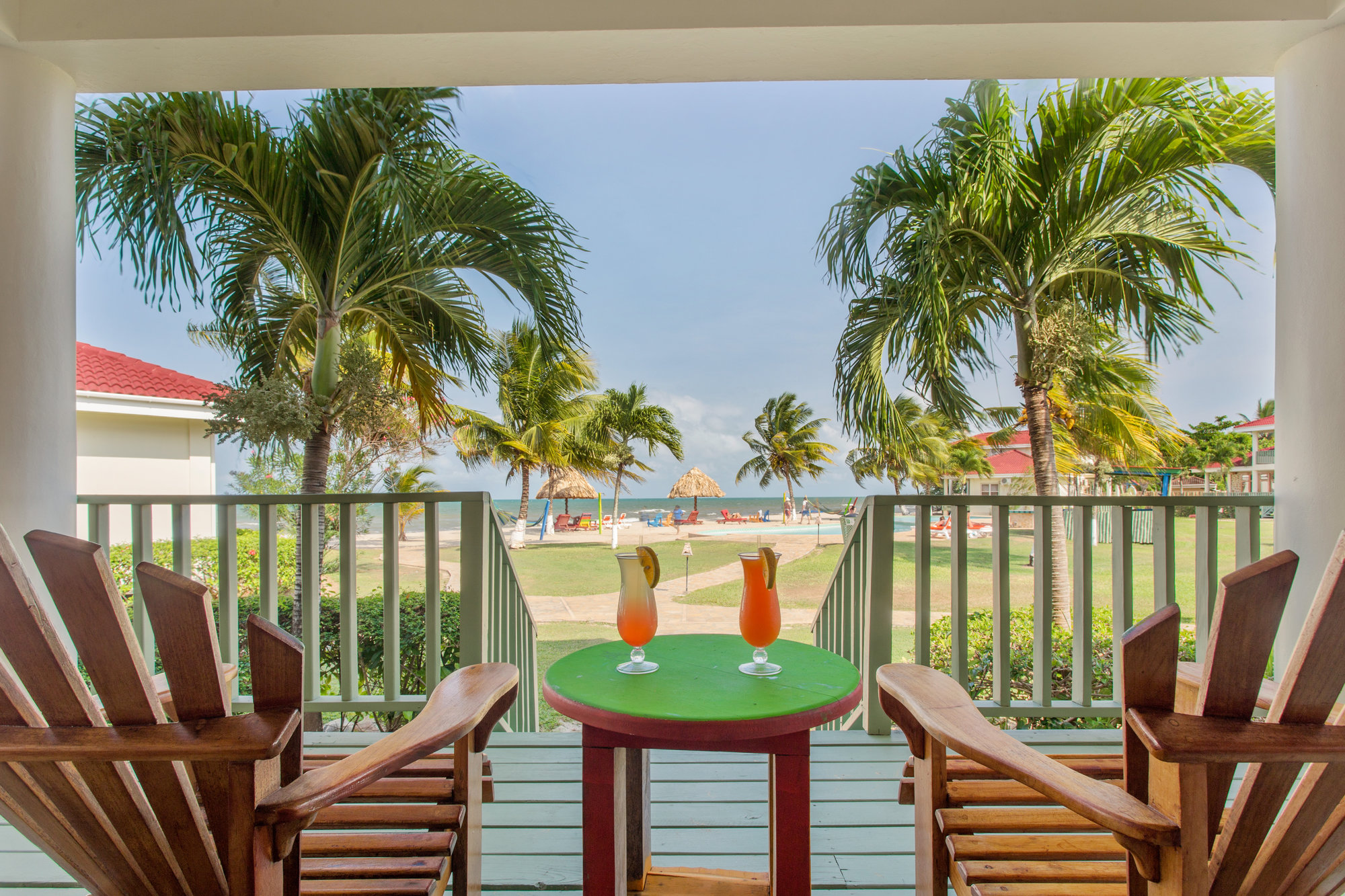Hopkins Bay Resort Belize accommodatie woonkamer met terras