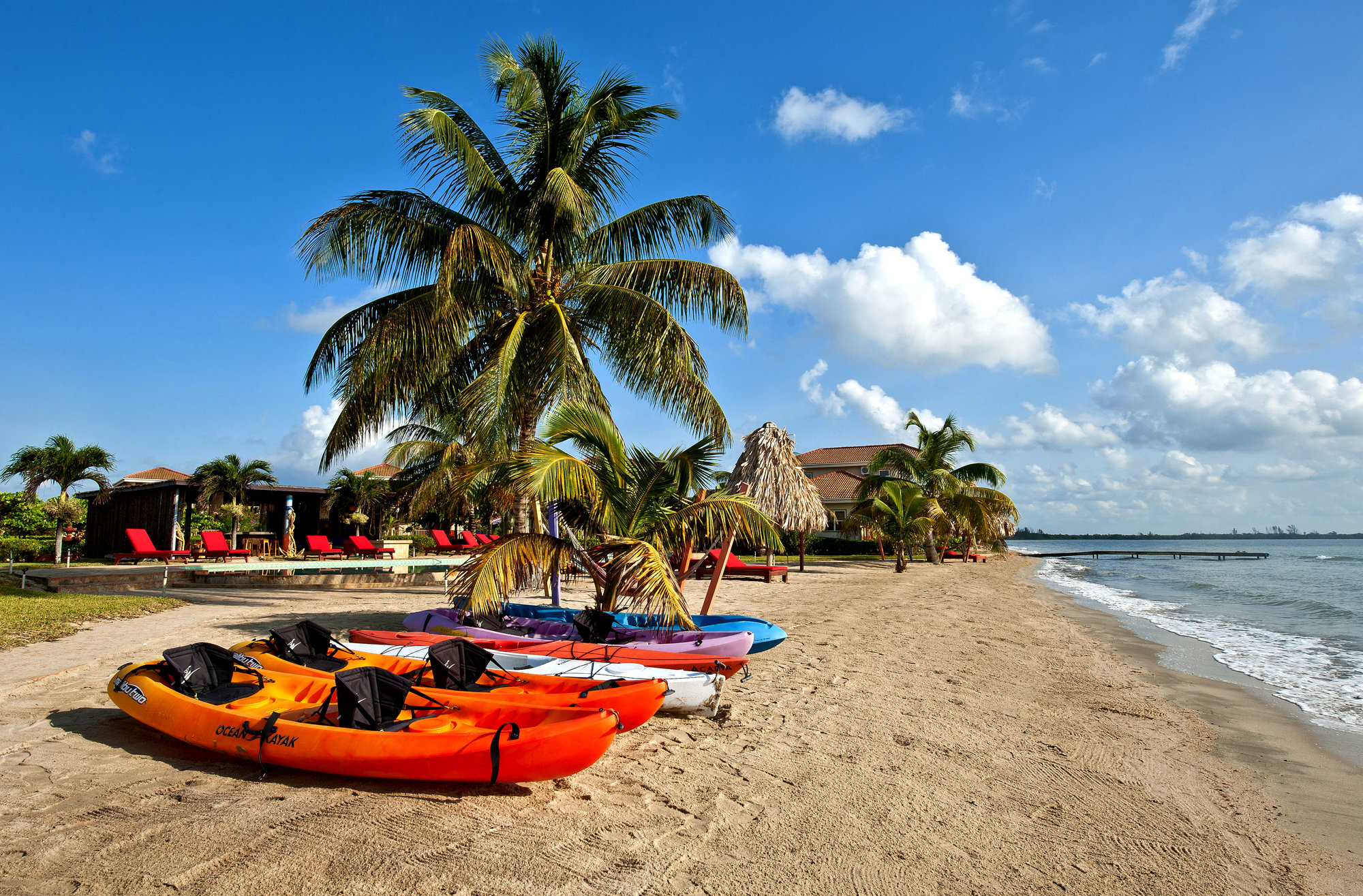 Hopkins Bay Resort Belize accommodatie strand kayak varen