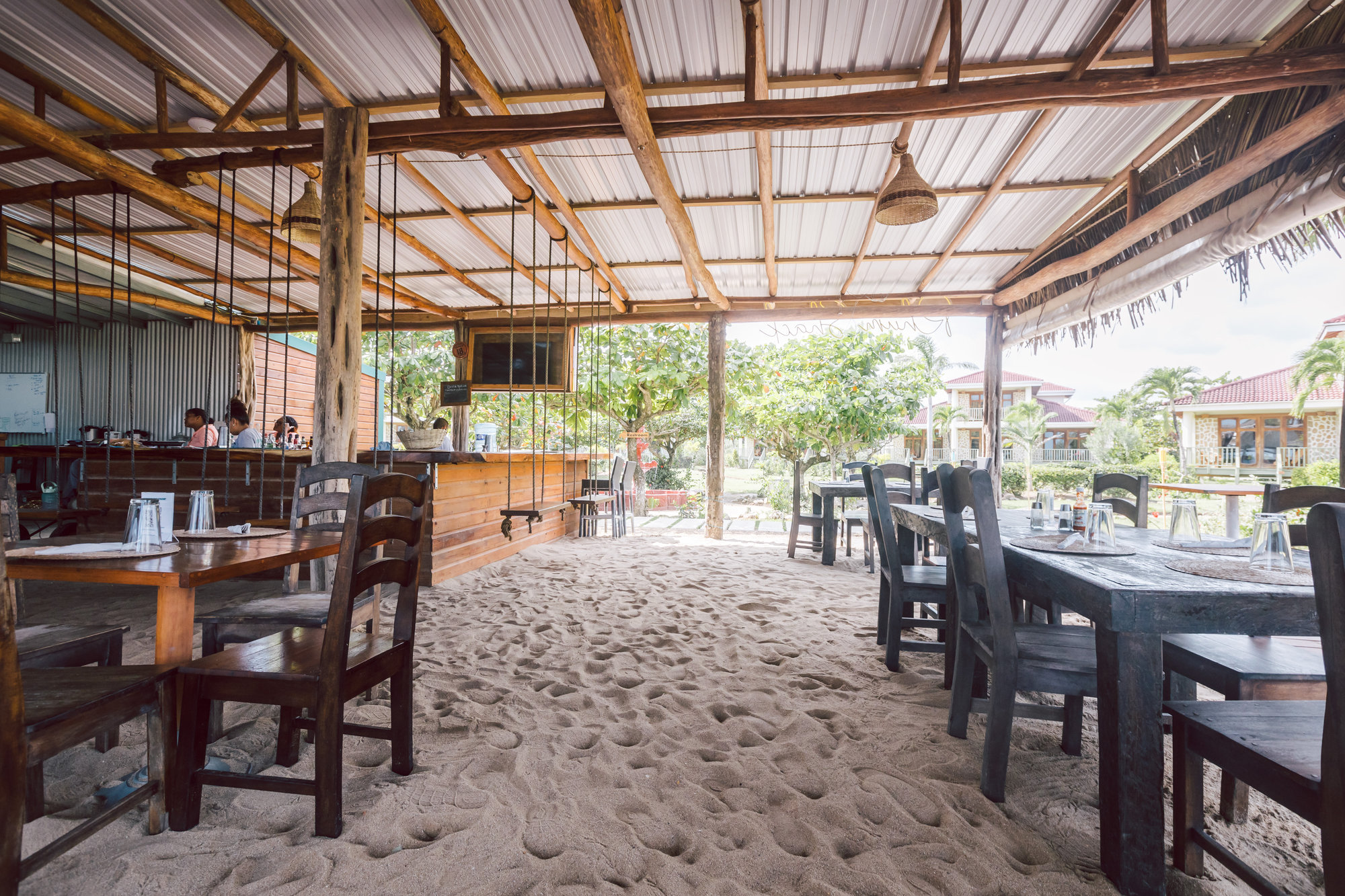 Hopkins Bay Resort Belize accommodatie restaurant en bar