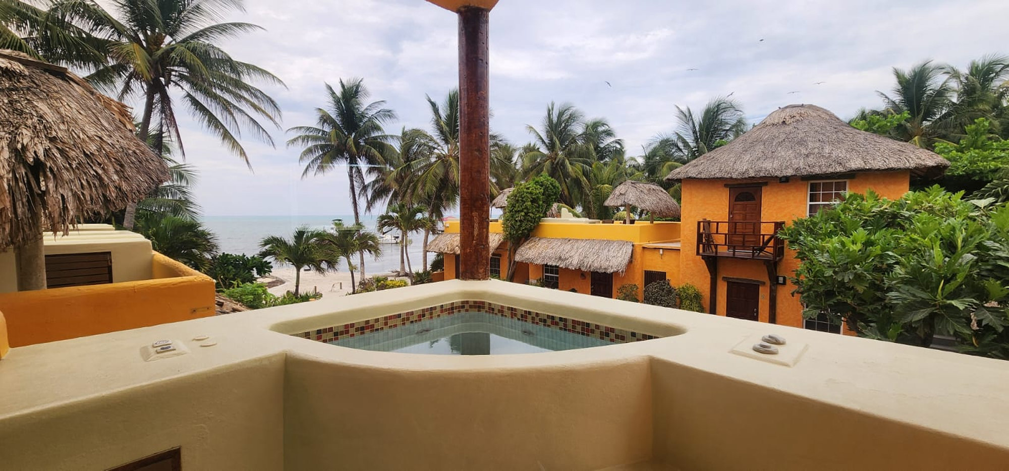 Seaside Cabanas, Belize accommodatie jacuzzi hot tub, uitzicht