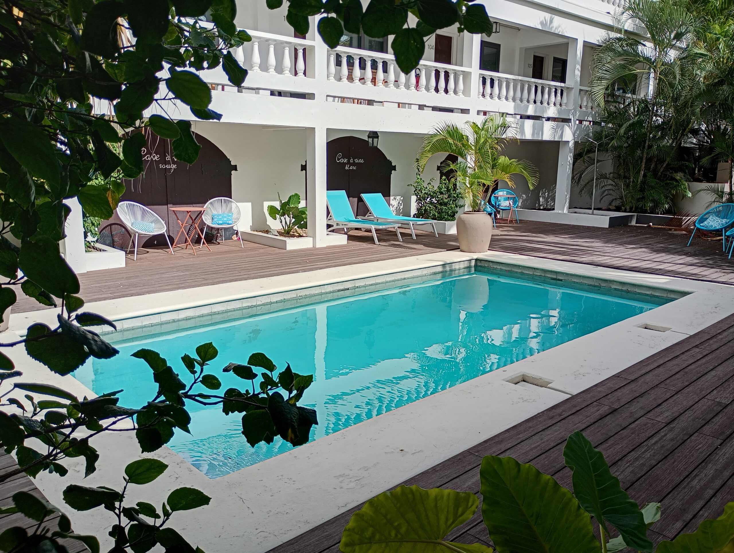 the Old Gin House Sint Eustatius Zwembad Pool Tuin