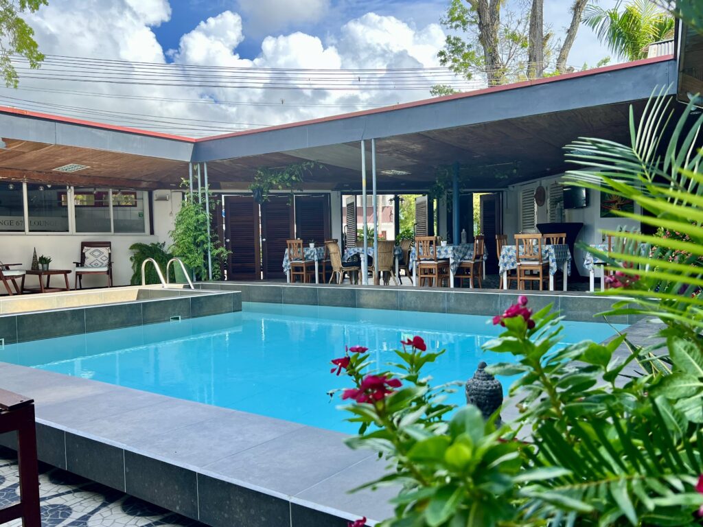 Holland lodge, accommodatie Suriname, met zwembad en restaurant