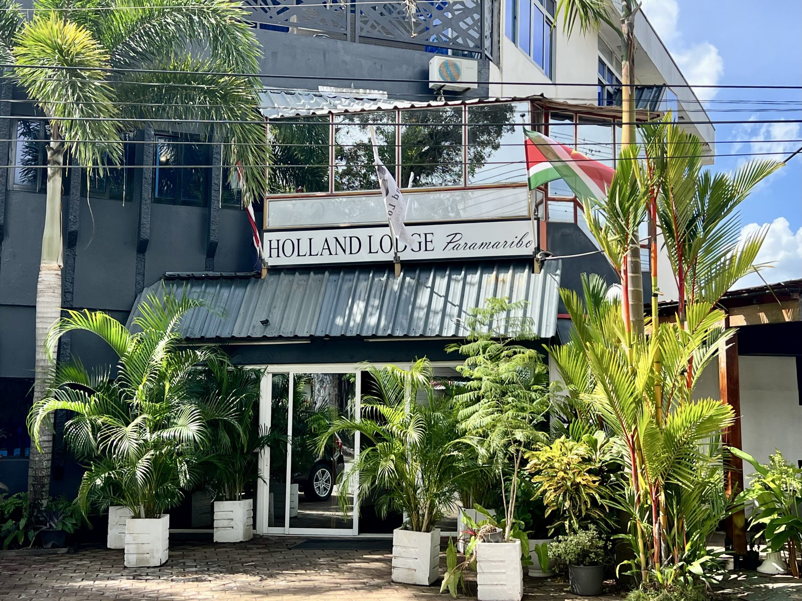 Holland lodge, accommodatie Suriname, ingang