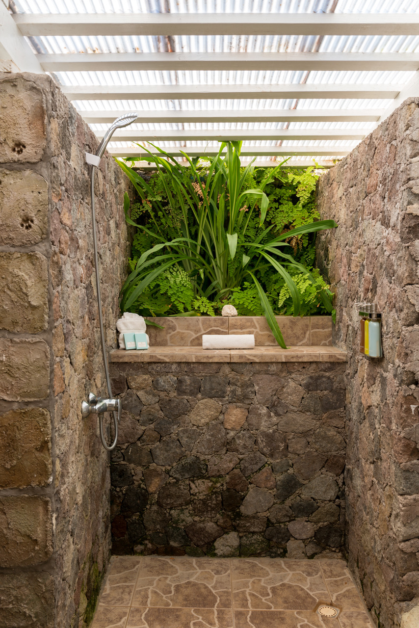 Juliana's Hotel Saba accommodatie douche badkamer