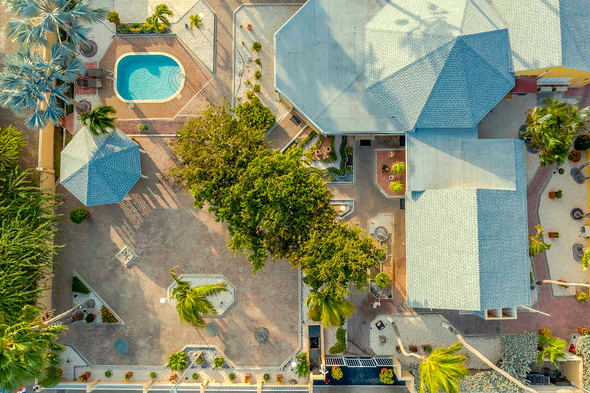 MVC Eagle Beach Aruba Top foto Zwembad ligbedden