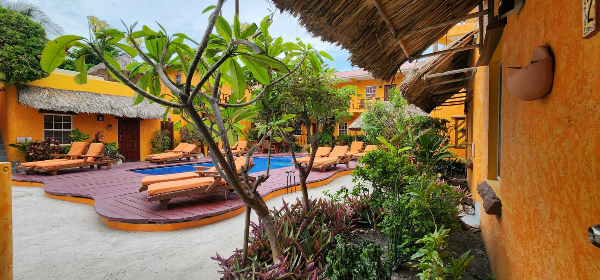 Seaside Cabanas, Belize accommodatie uitzicht zwembad