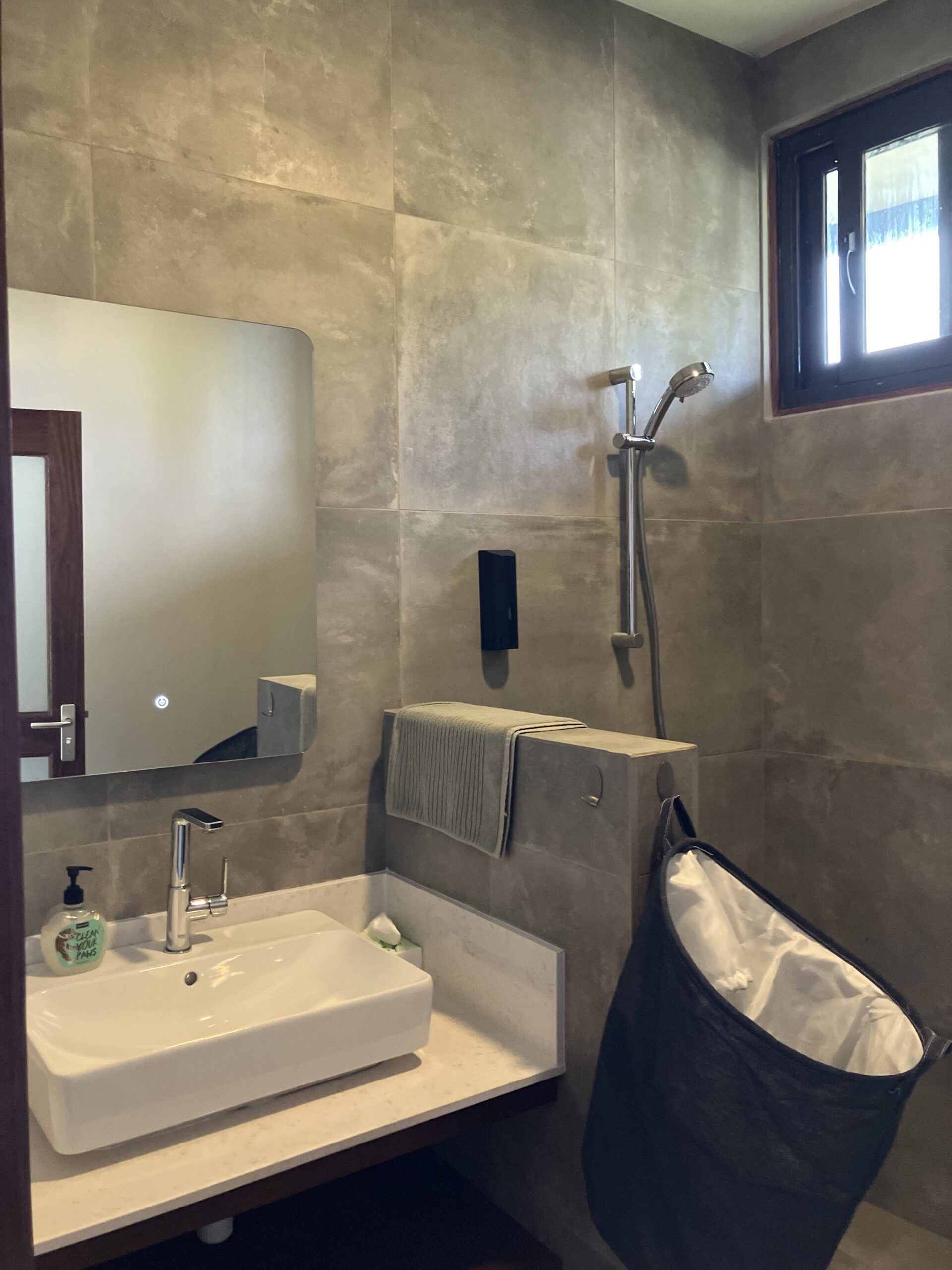 Houttuyn, accommodatie, Riverside suite, badkamer
