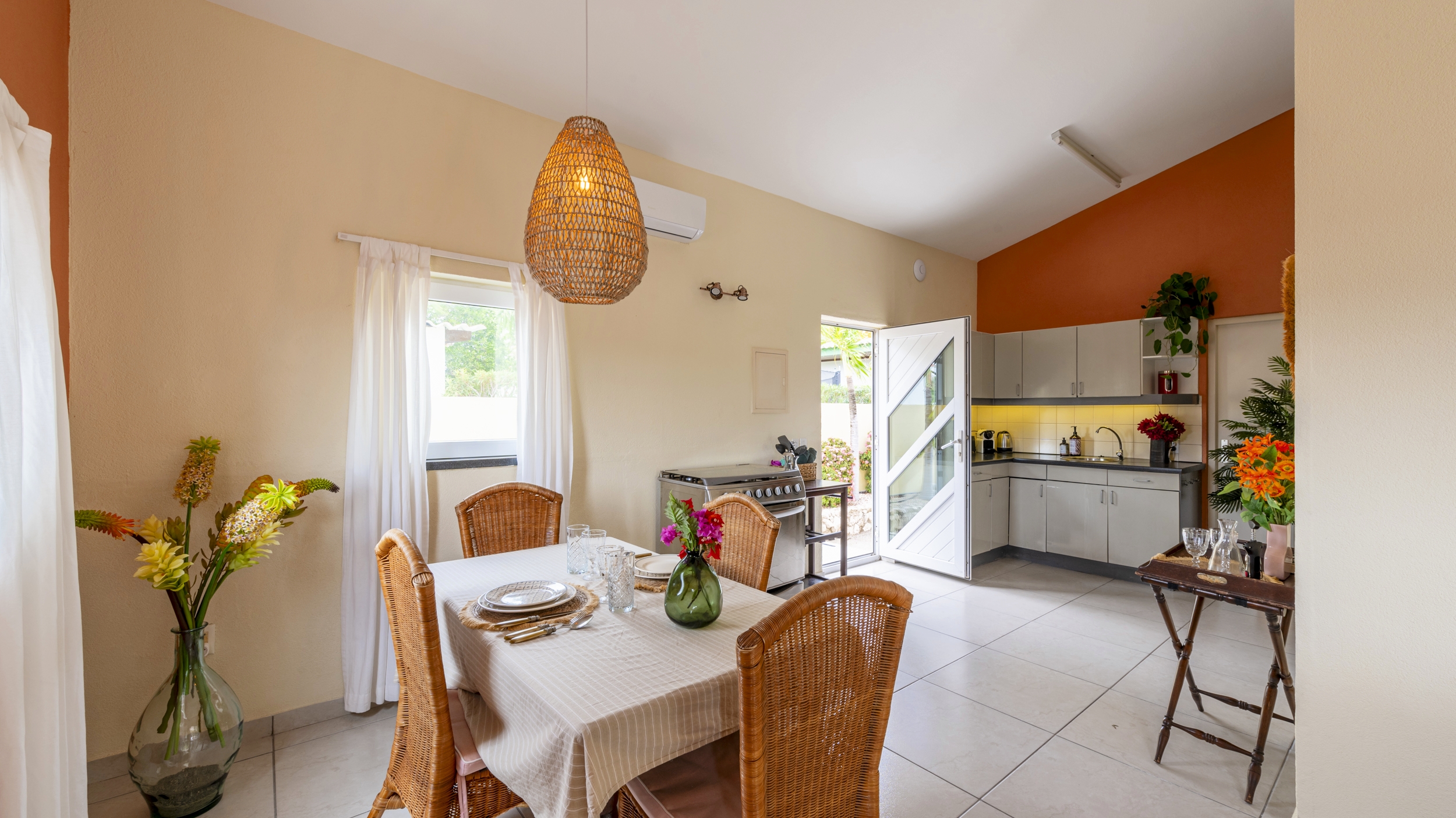 Sun reef, curacao, accommodatie aan zee, appartementen, slaapkamer, keuken en eetkamer
