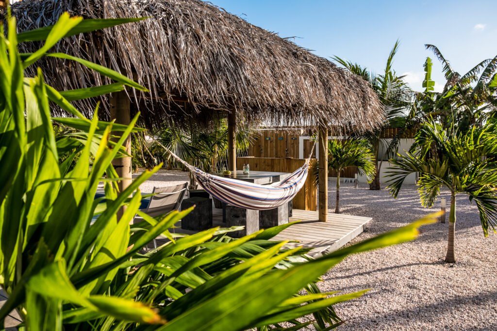 Beaches studio Apartments, Bonaire, Accommodatie, zwembad, terras