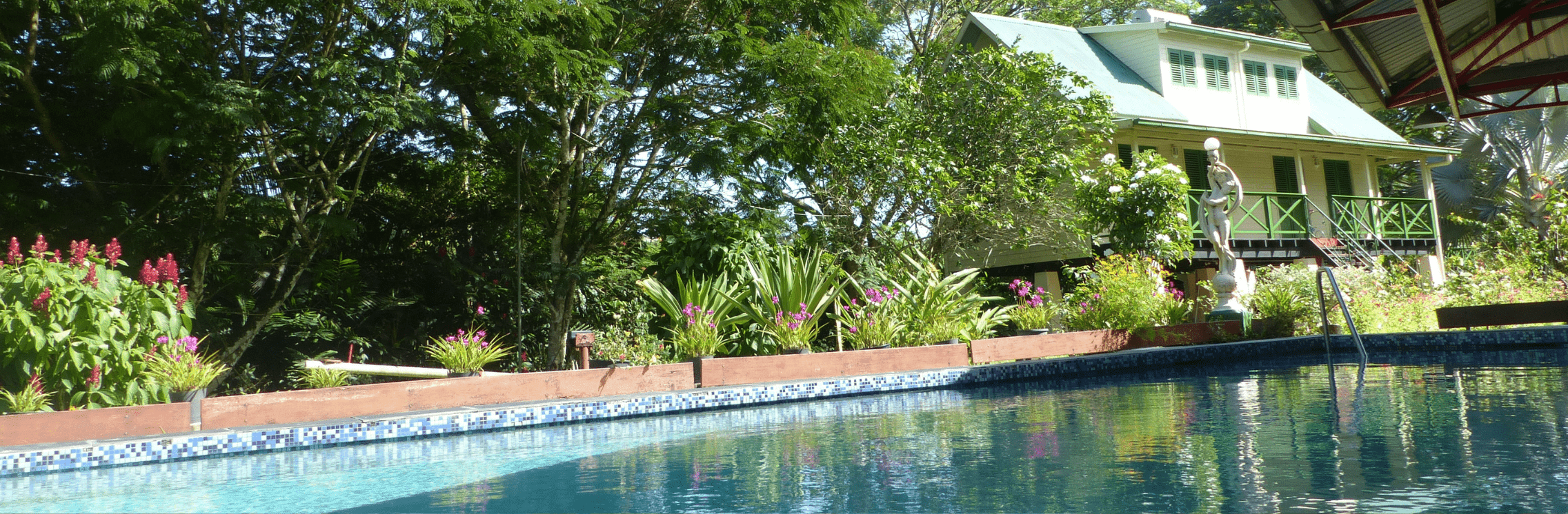 Bloemendaal appartementen-Suriname-accommodatie-natuur-zwembad
