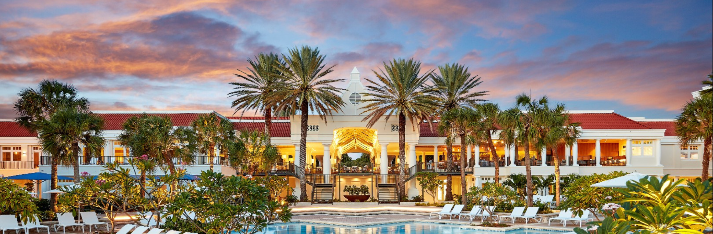 Curacao Marriot Beach Resort, Willemstad, Accommodatie, strand, ligbedden aan zwembad