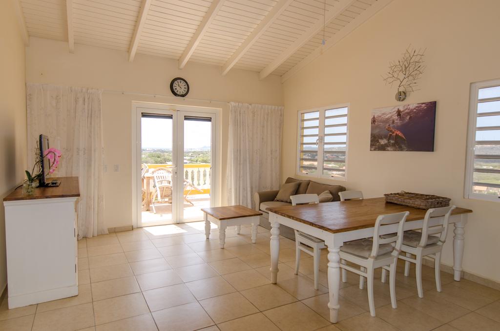 Hillside Resort, Kralendijk, Accommodatie Bonaire, woonkamer