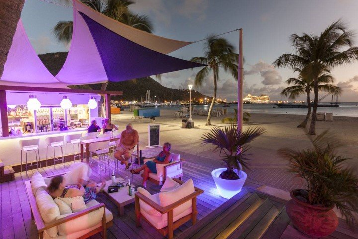 holland-house-beach-hotel-11