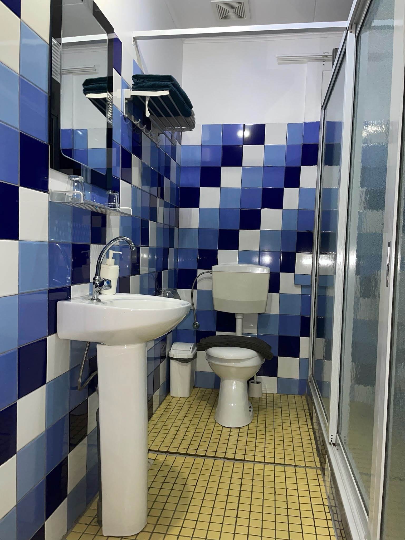 Holland Lodge-Suriname-Paramaribo-accommodatie-badkamer