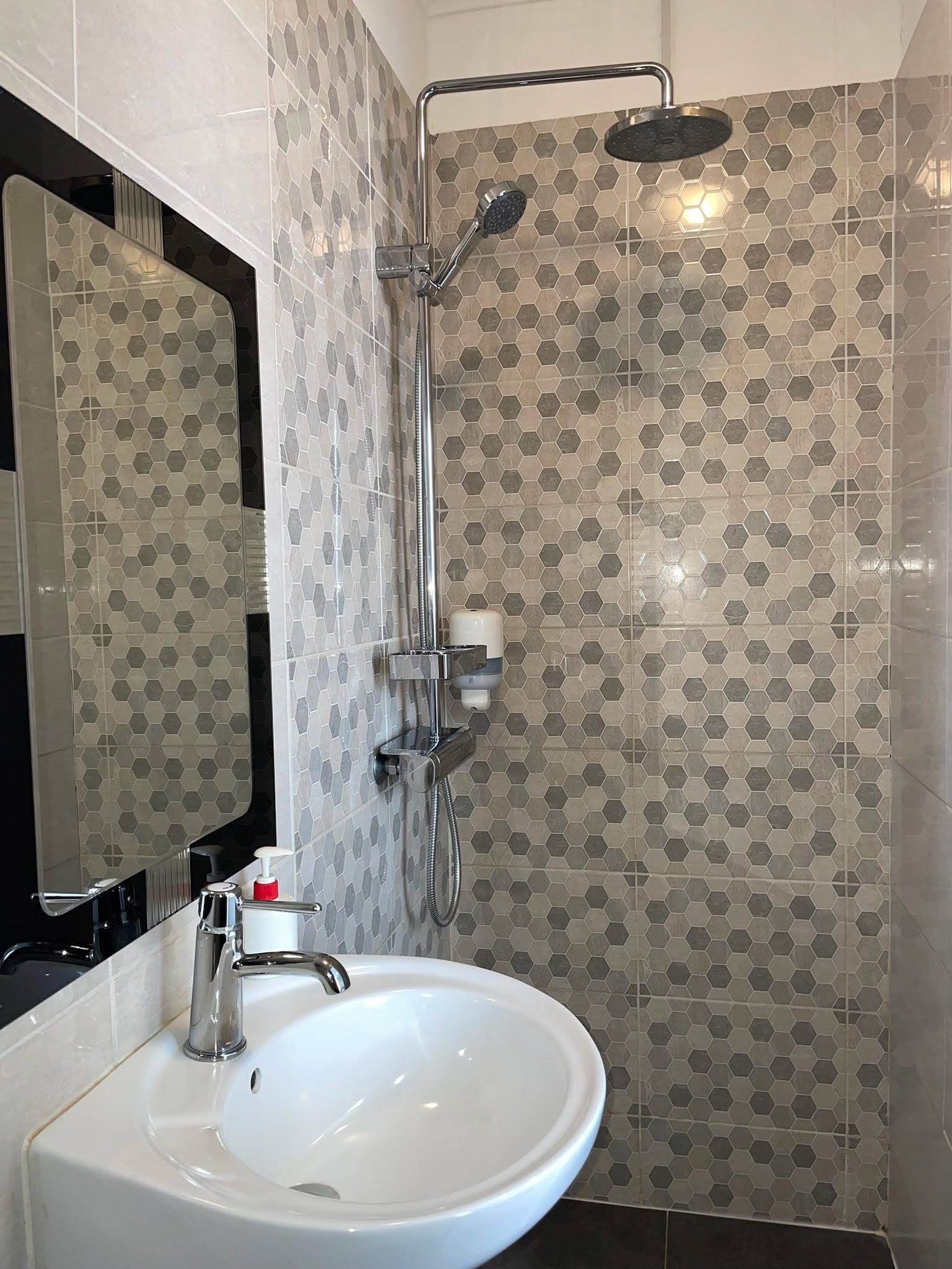 Holland Lodge-Suriname-Paramaribo-accommodatie-badkamer