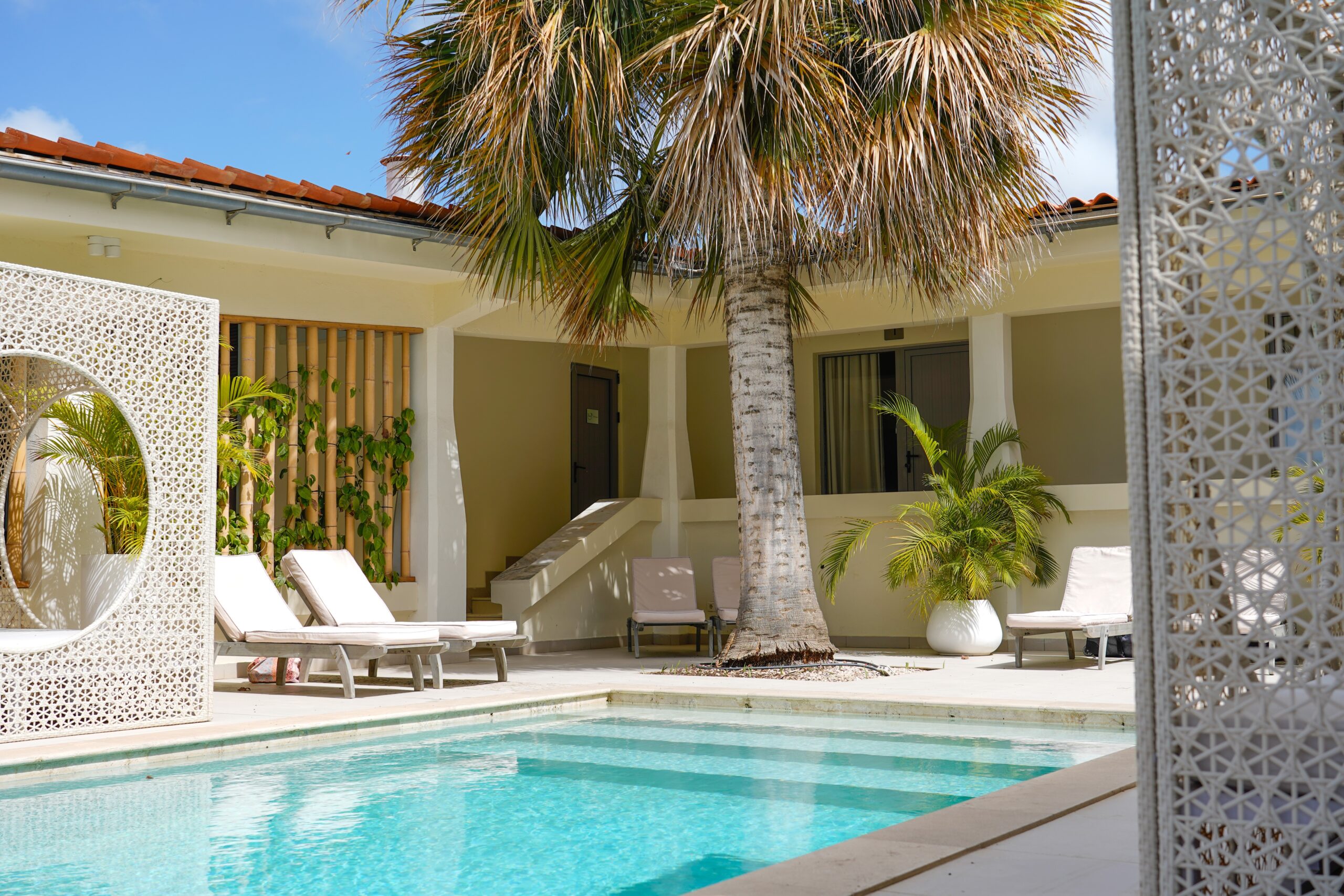 Bougainvillea Bonaire, Accommodatie, luxe, zwembad, aan zee, ligbedden