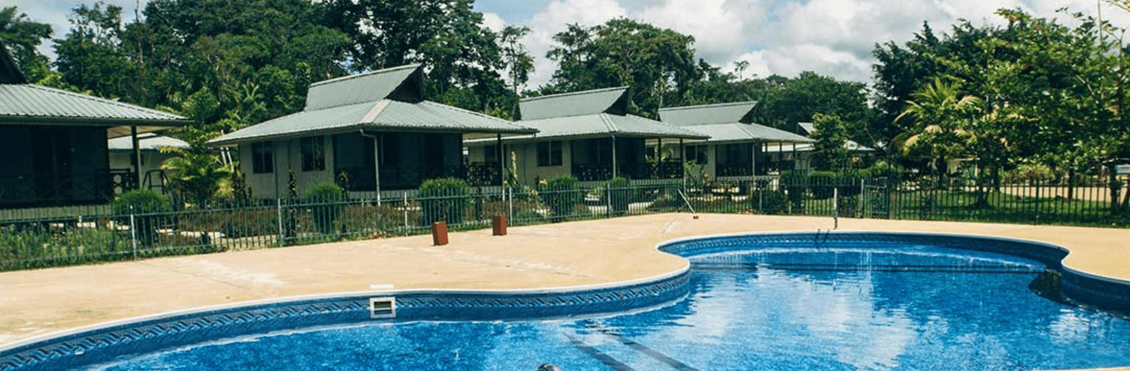 overbridge-river-resort-Suriname-accommodatie-rivier- zwembad