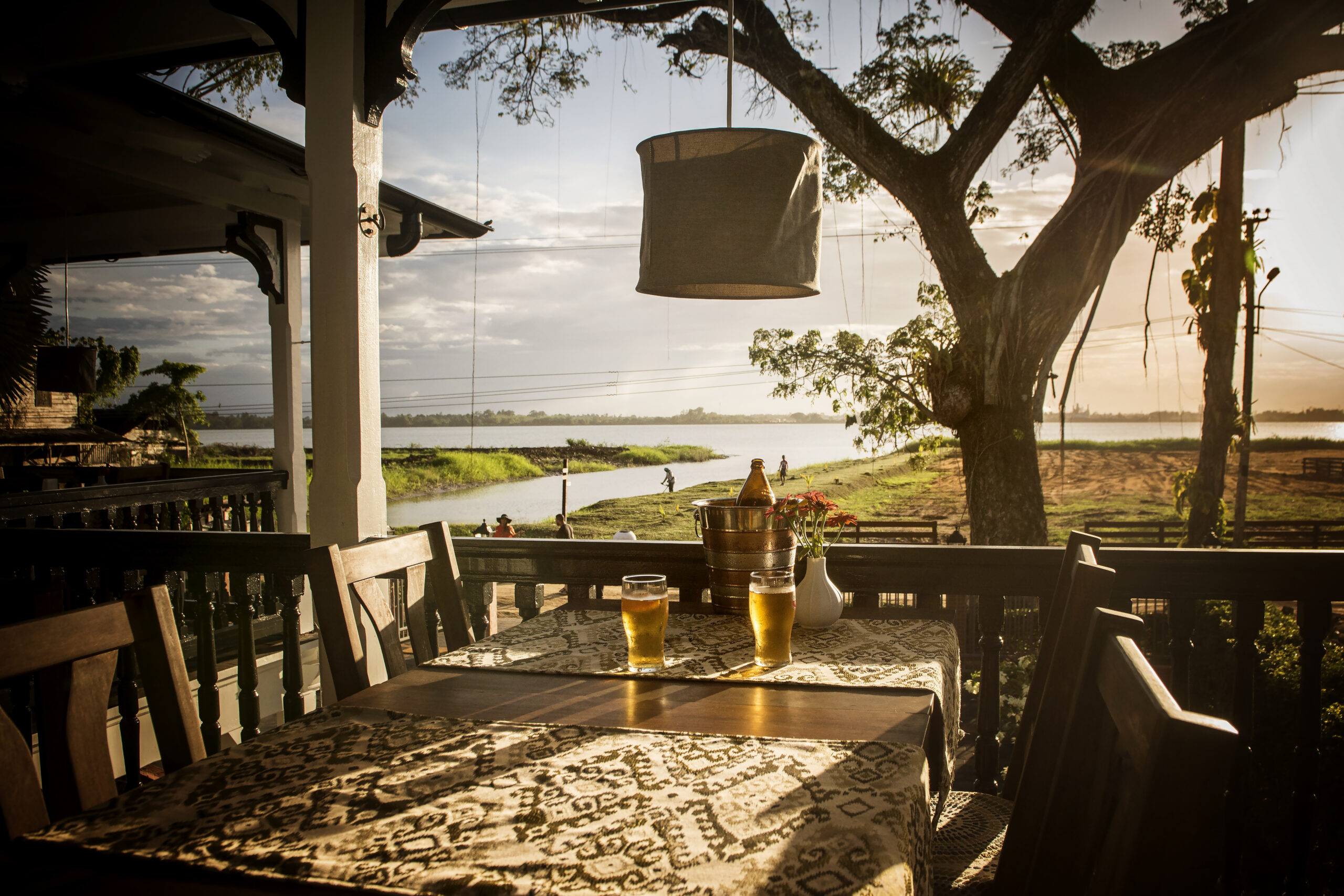 Peperpot, accommodatie Suriname, restaurant aan rivier