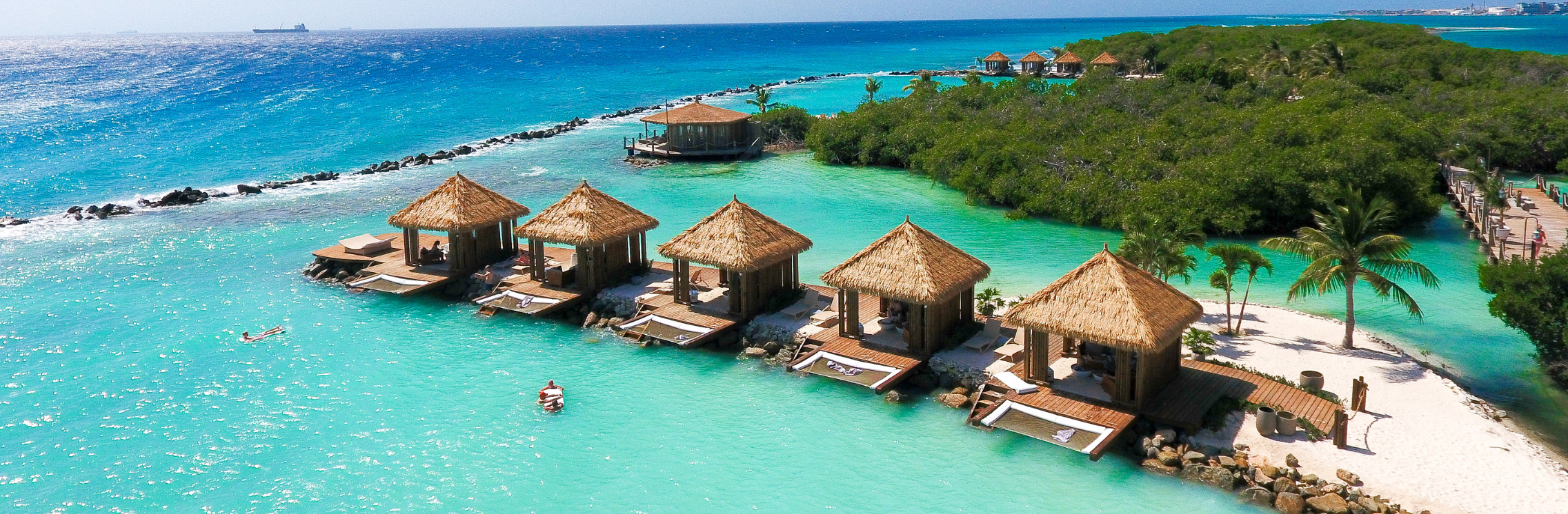Renaissance Wind Creek Aruba Resort, accommodatie, aan zee, strand, slaapkamers met terras aan het water