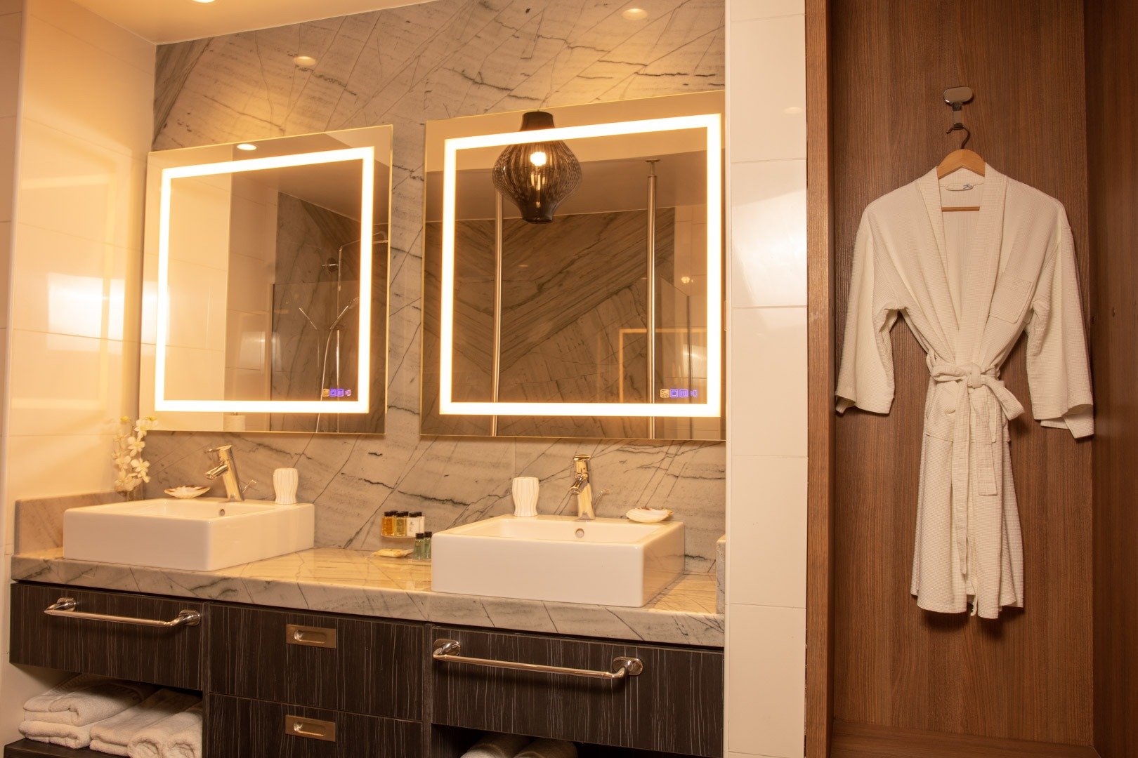 royal-torarica-hotel-Suriname-badkamer-accommodatie