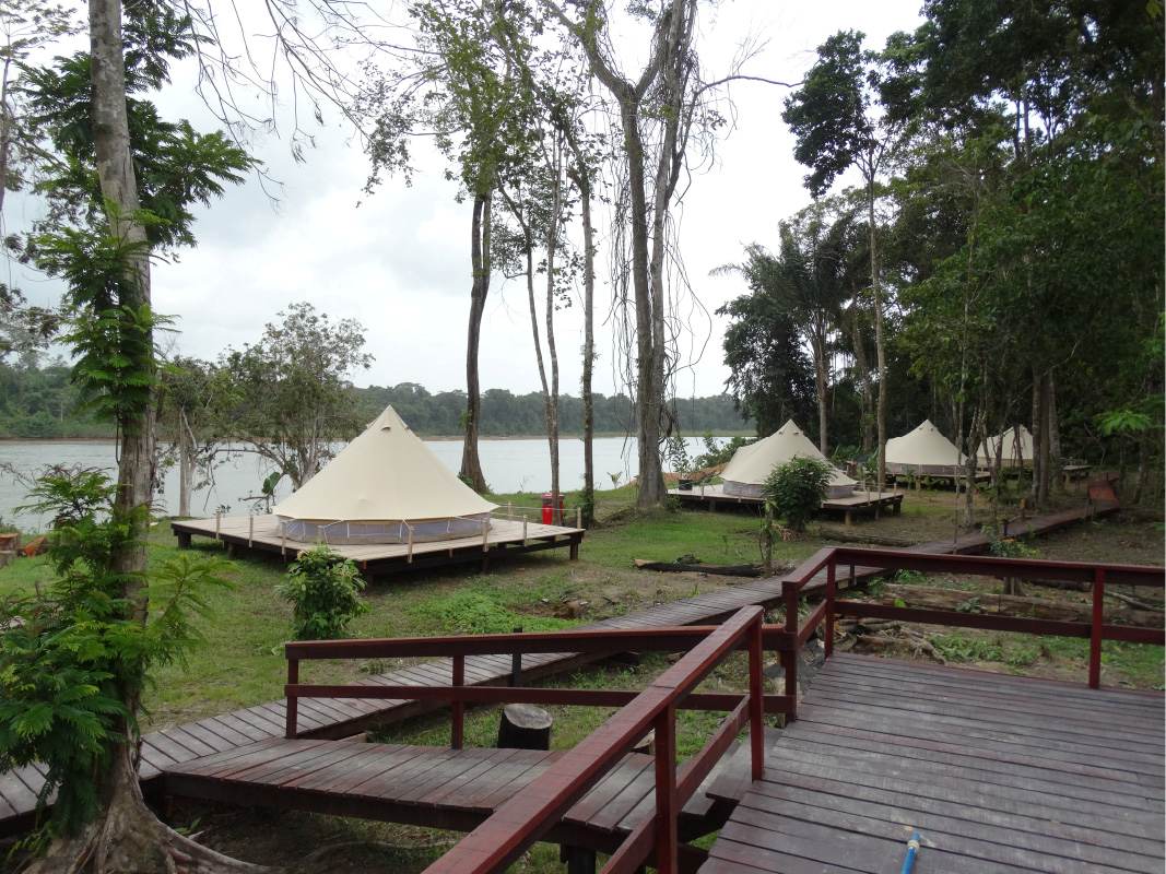 seliba-river-glamping-Suriname-rivier-natuur-uitzicht