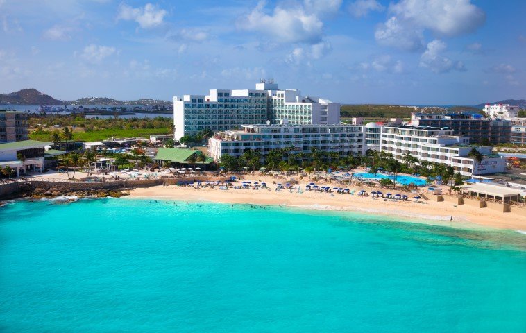 sonesta-maho-beach-resort-spa-casino-Sint maarten-accommodatie met zwembad-aan zee
