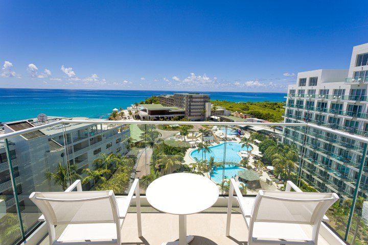 sonesta-maho-beach-resort-spa-casino-Sint maarten-appartement met uitzicht op zee-balkon-terras