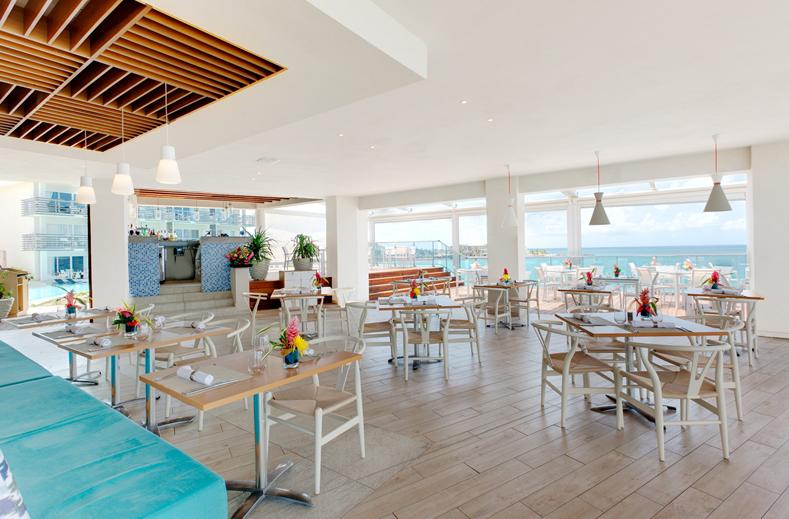 sonesta-ocean-point-resort-Sint maarten-appartement-terras met uitzicht-restaurant-bar