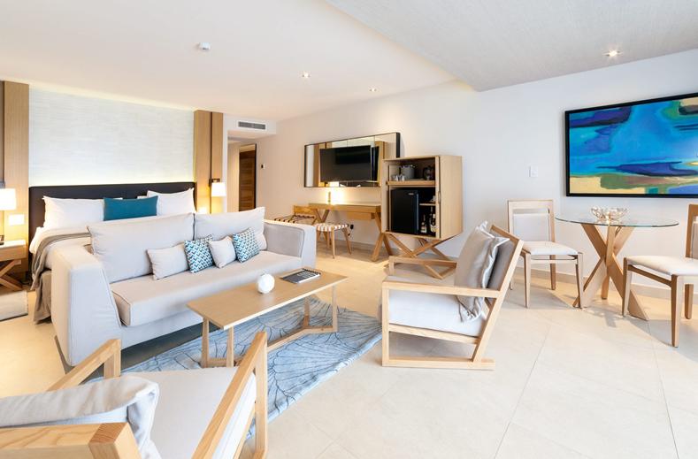 sonesta-ocean-point-resort-Sint maarten-appartement-woonkamer en slaapkamer met koelkast