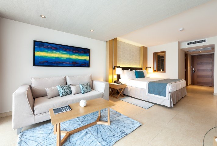 sonesta-ocean-point-resort-Sint maarten- woonkamer en slaapkamer-appartement