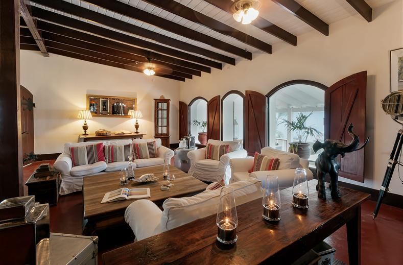 the-old-gin-house-Sint Eustatius-resort-woonkamer met terras