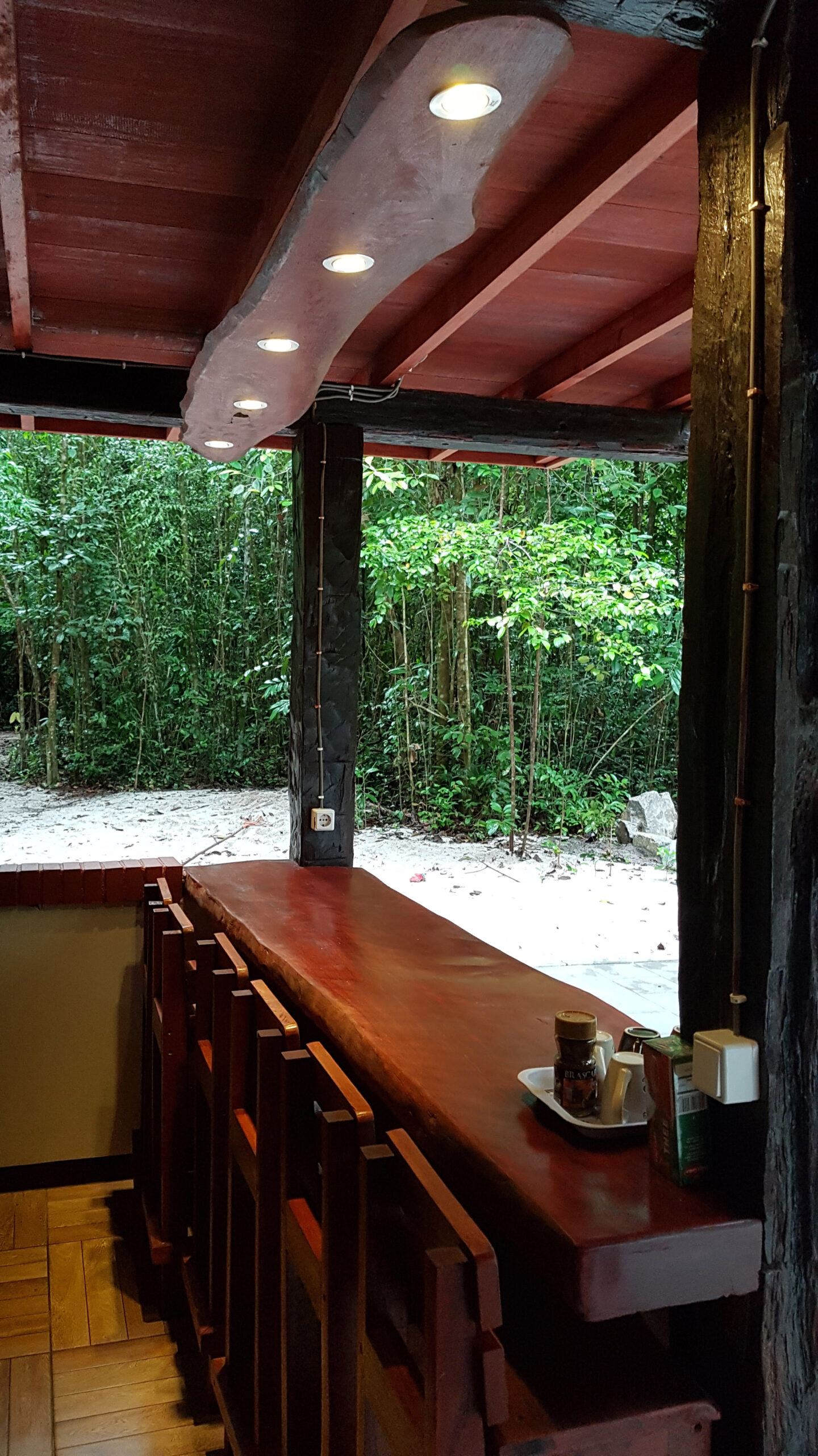 Palulu accommodatie Suriname, bar vijverlodge