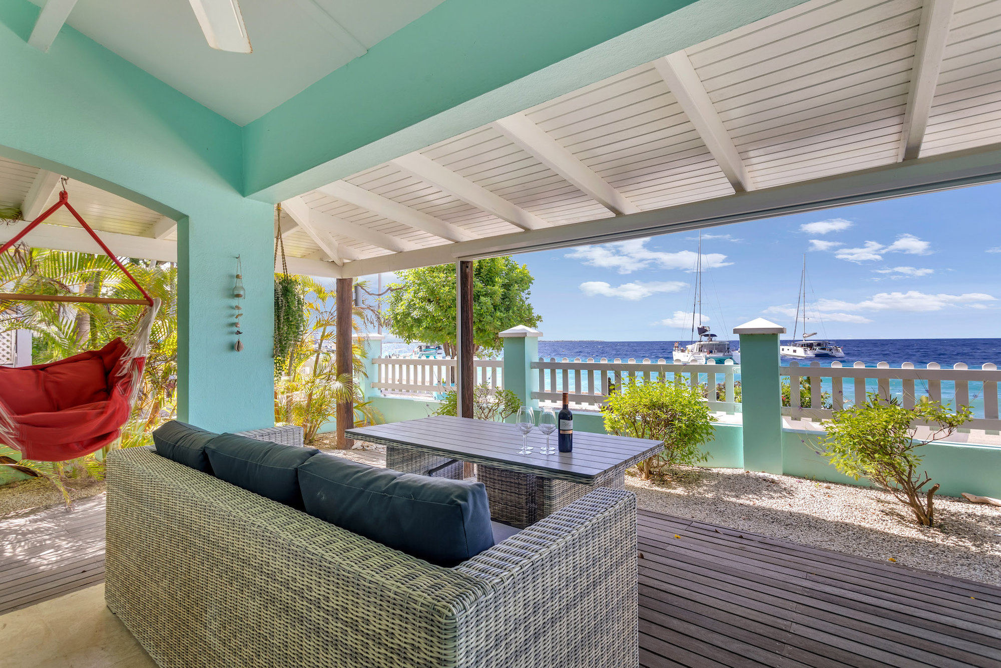 Sunrentals Bonaire Kas Koral terras met zeezicht