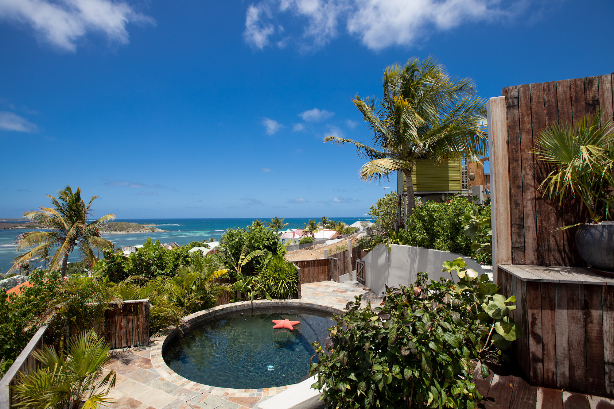 Karibuni Boutique hotel sint maarten accommodatie met uitzicht op zee, zwembad