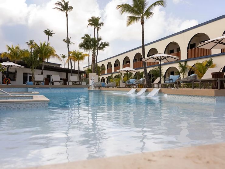 Voco Surfside Aruba accommodatie Oranjestad zwembad