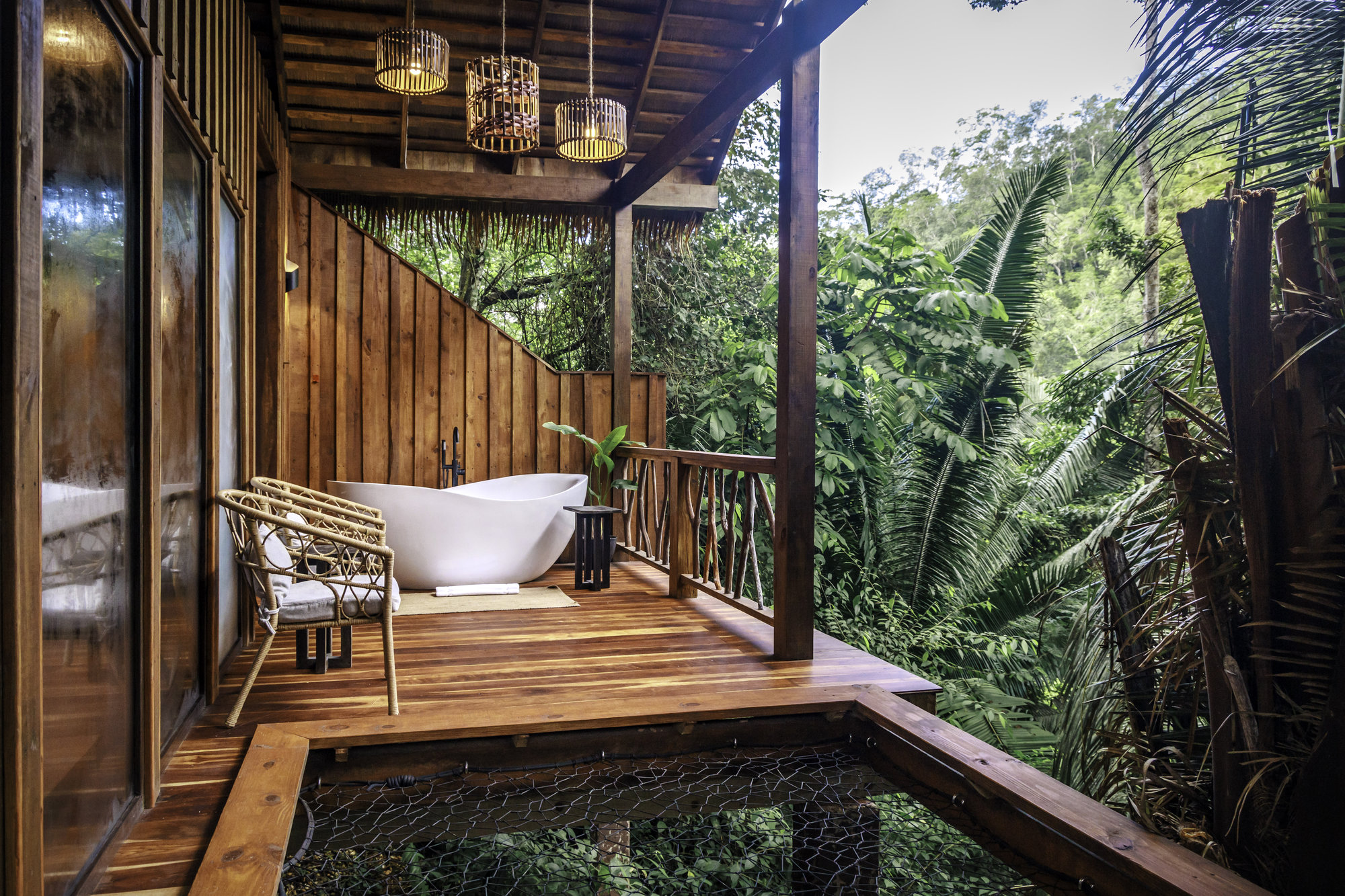 Sweet Songs Jungle Lodge Belize, accommodatie natuur jungle badkamer met uitzicht
