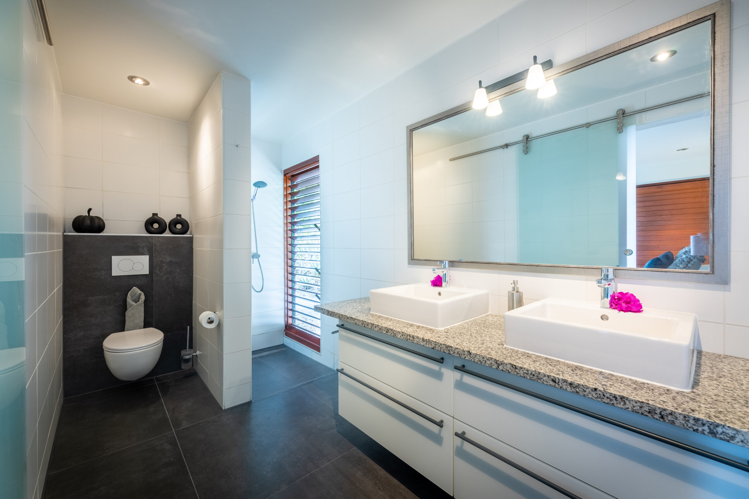 Villa huren curacao villa B-03 badkamer accommodatie