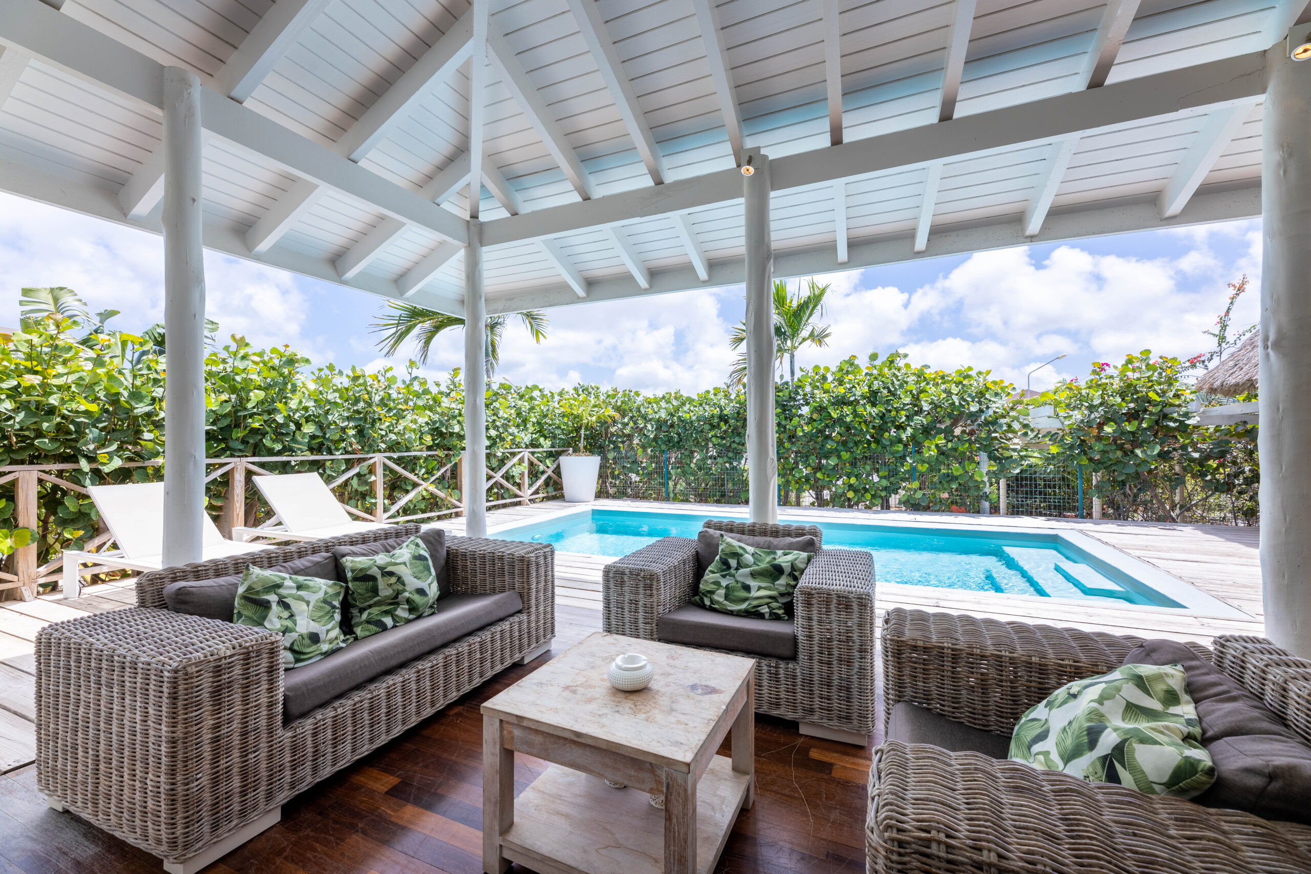 Villa huren curacao villa Peach, zwembad en terras